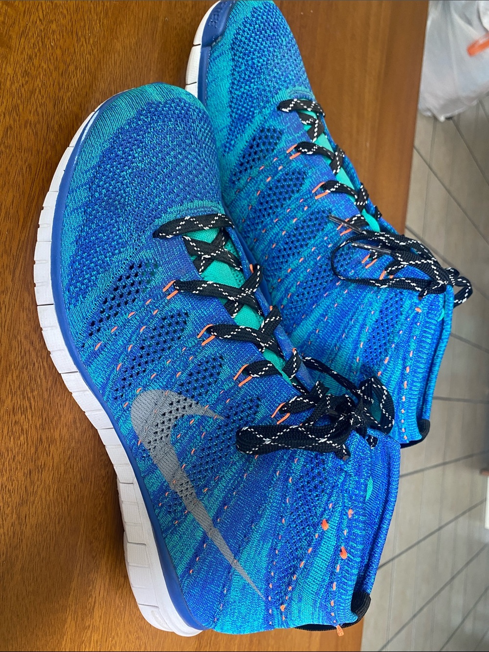 Nike Men’s Turquoise Knit High-Top Running Shoes